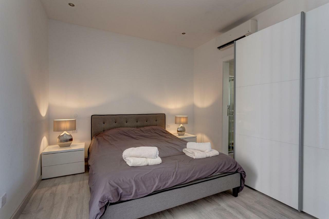 Modern Apartment Just Off The Promenade 슬리에마 외부 사진